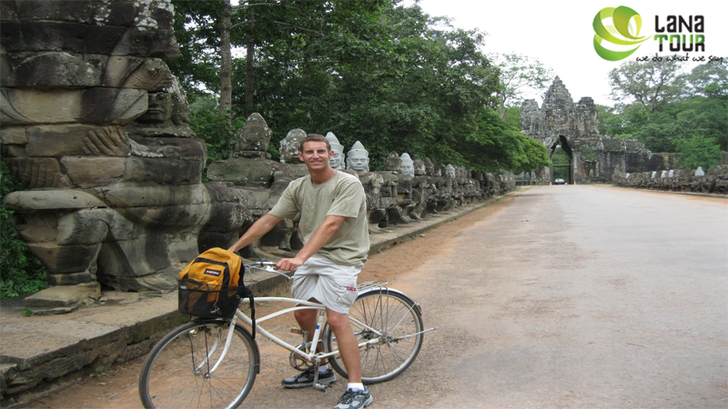 Biking to the temples of Angkor